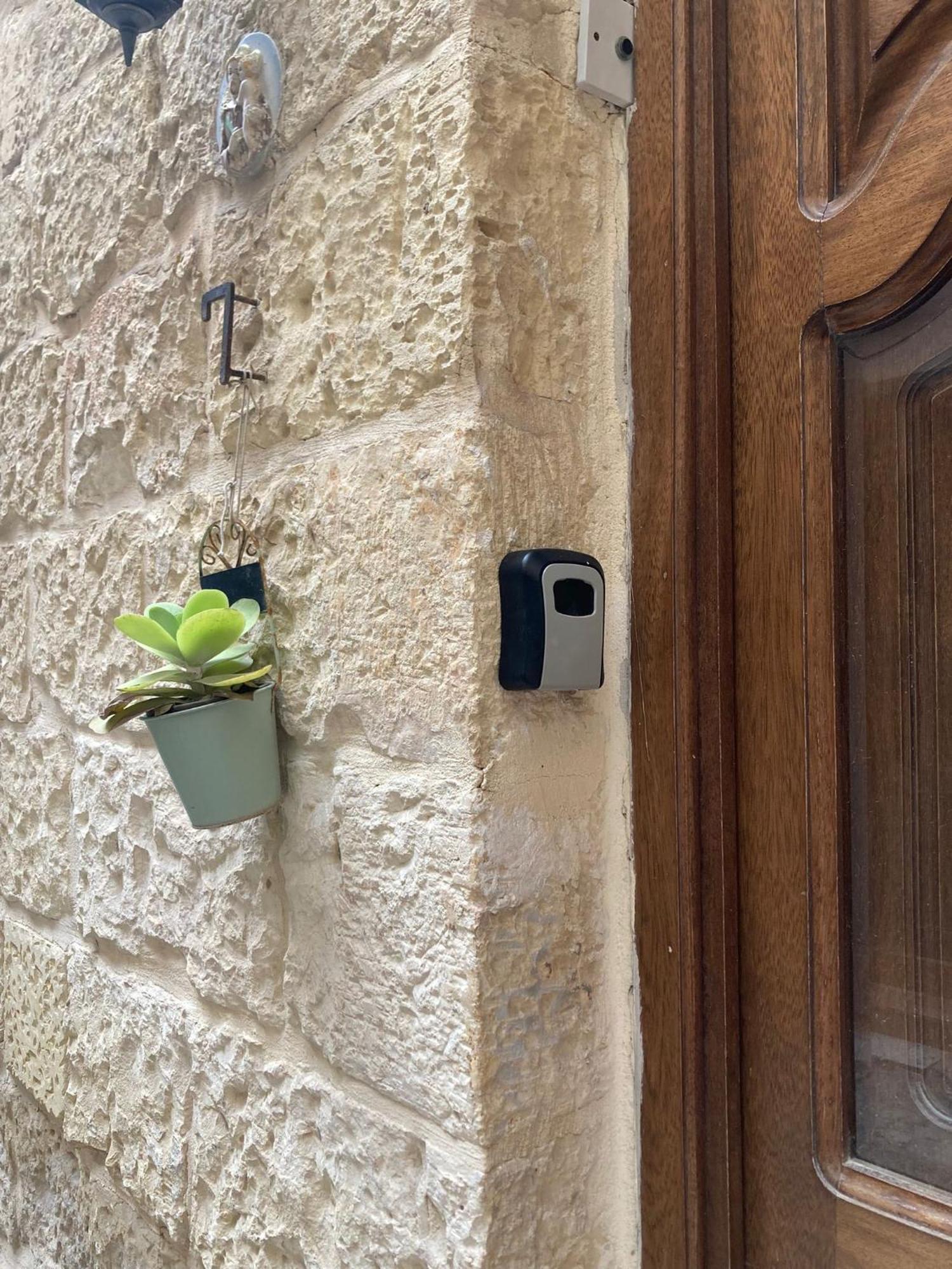 Charming Central Townhouse In Sliema Steps From Promenade And Sliema Ferry Apartment Exterior photo
